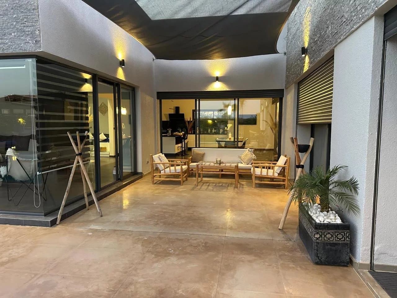 Villa de haut standing avec piscine et hammam sur la Route de Ouarzazate
